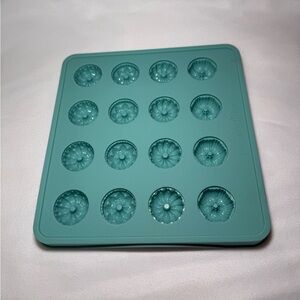 Pampered Chef Fluted Chocolate Mold 16 Pc 1" Candy Silicone Bakeware